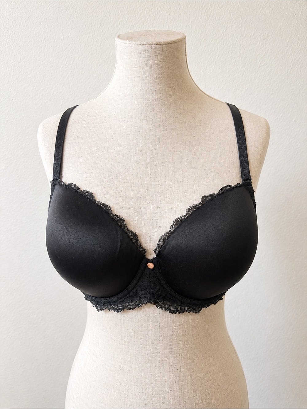 Victoria’s Secret Dream Angels Black Lace Bra 34DDD Underwire Push Up